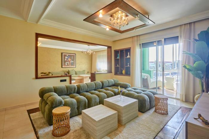 High-End Large 4BR With Free Parking