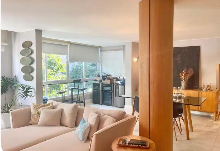 Lindo apartamento na rua do Shopping da Gávea com vaga