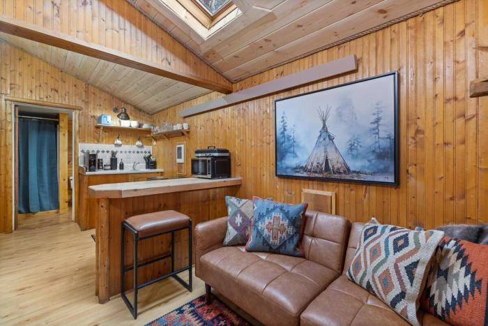 Ironwood Cabin Retreat- Rustic Comfort