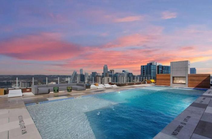 Austin Downtowner Heated Rooftop Pool by Barcle