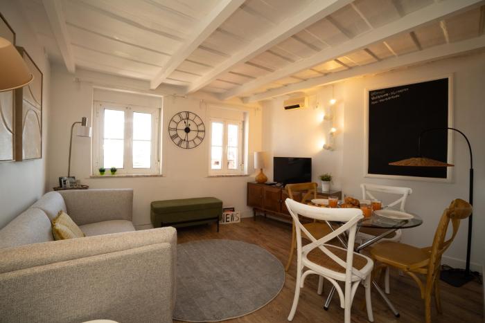 WHome Alfama Retreat Steps from Santa Luzia Viewpoint