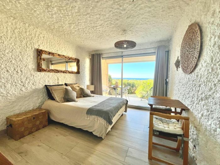 Beautiful sea view studio