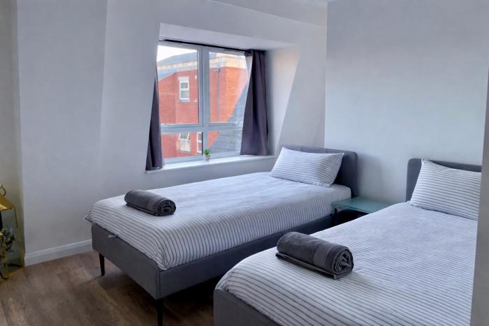 New Apartment in Swindon Sleeps 4