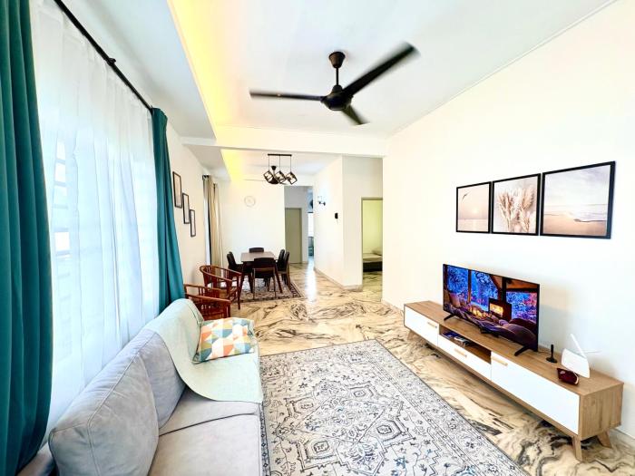 Puncak Alam 3R2B WIFI Corner Lot Casa Perdana Homestay