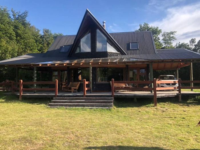 Cabanas Martina Bungalows 3 con vista a volcanes l Frente al Lago Llanquihue l Piscina temperada y tinaja TV y WiFi l Hasta 6 personas