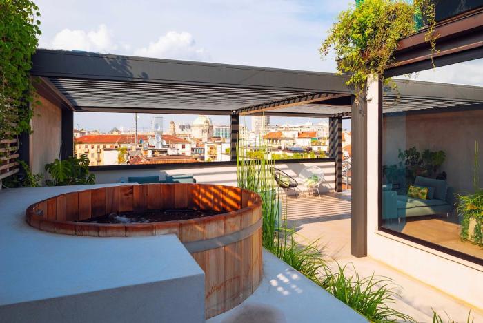 Luxury 3BR Penthouse with Duomo View & Hot Tub