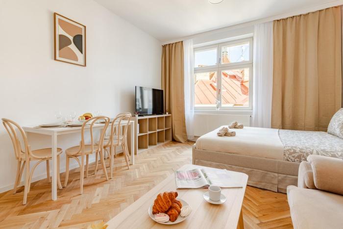 Old Town Gem - Astronomical Clock - City Center