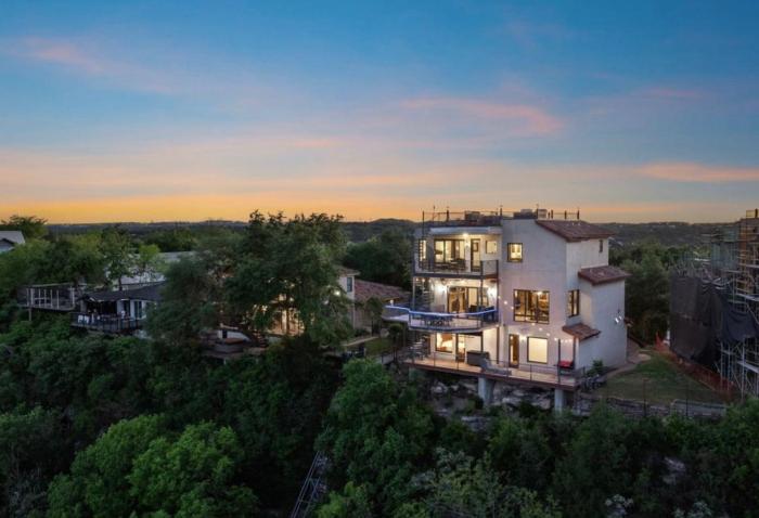 4BR Waterfront Villa with Water Access and Dock