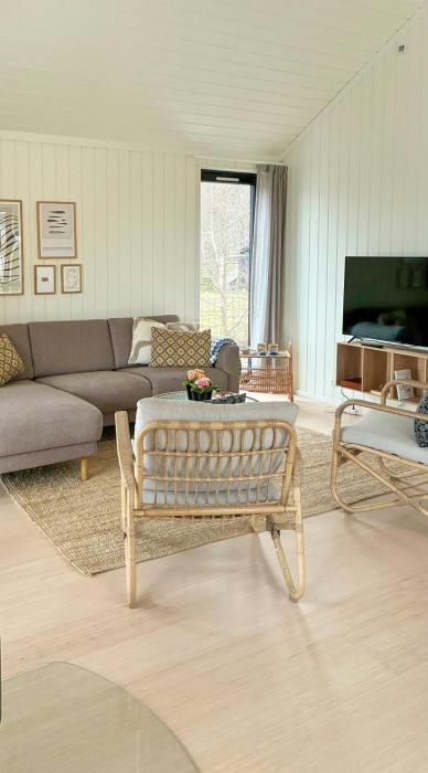 Charming Summer House Close To The Water
