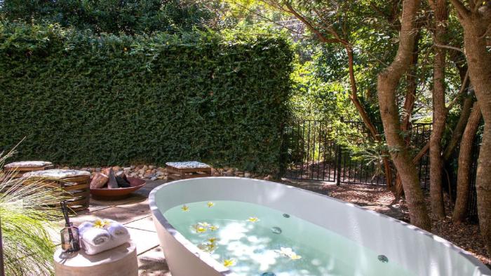 Walk To Beautiful Beach and Bushwalking Trails