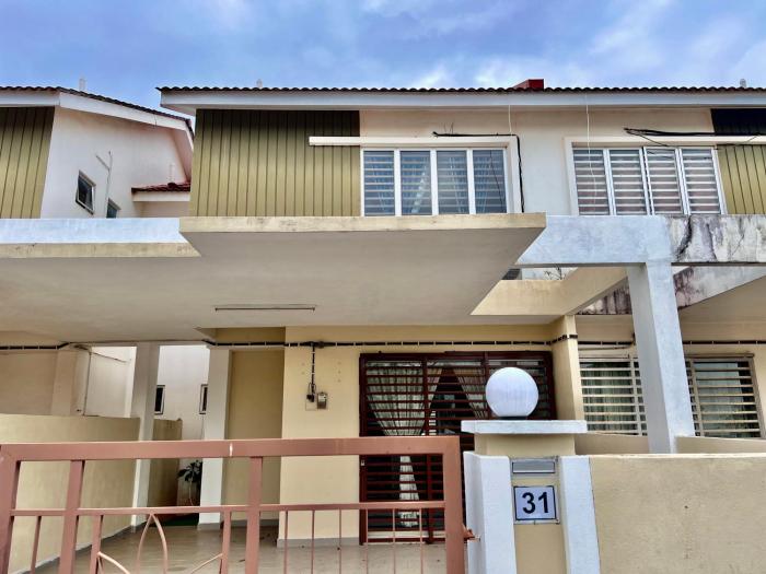 Rumah Tok Jah Kotasas - near UIA, KMC, Bukit Goh, KPM Indera Mahkota, ECM, Menara 188, 4bilik 3ac 1kipas, Ruang Tamu kipas