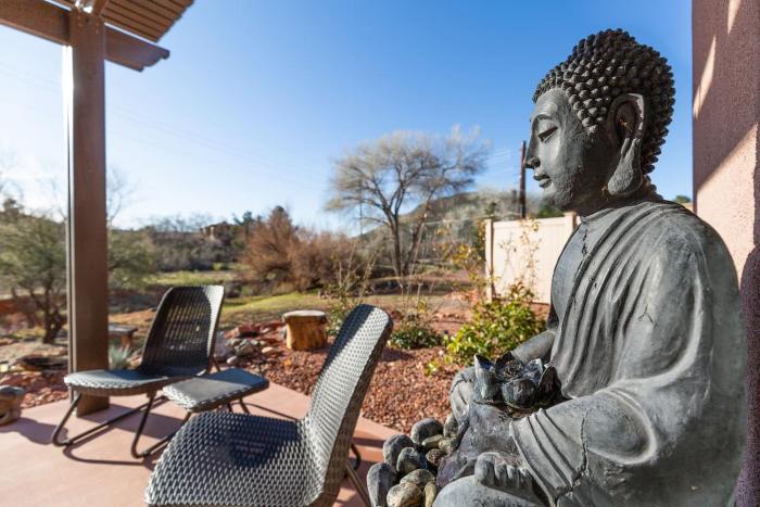 Zen calling, Look inside this private home for 6