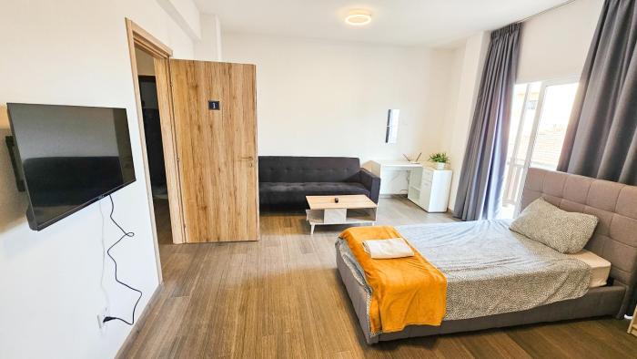 Downtown Rooms, 200m from Marina Beach