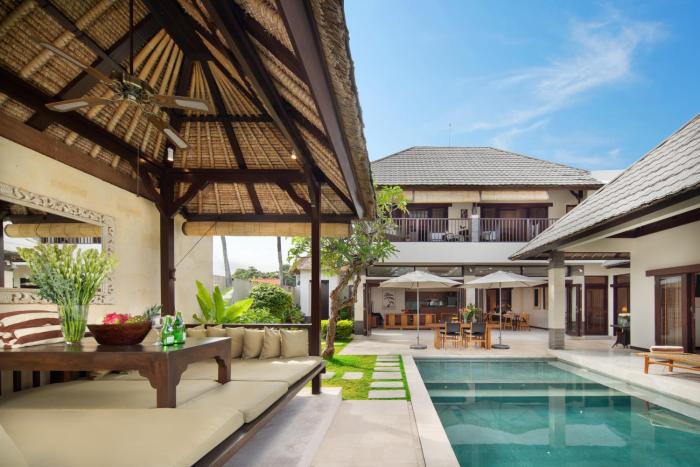 HUGE 9 BR, 10 BATHR Villa, Best Location near beach