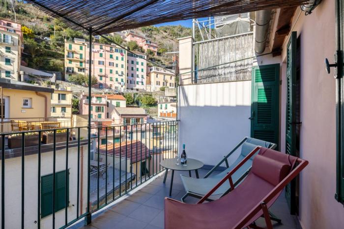 Casa Gisanima Wide Bright Apartment with Garden and Balcony, Riomaggiore