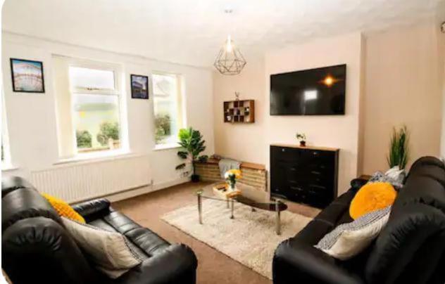 Entire 2 Bedroom Home Sheffield