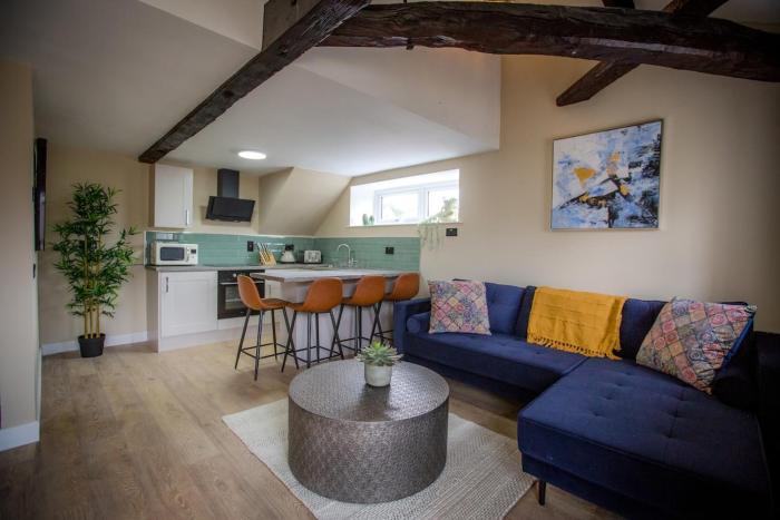 Cosy refurbished canalside appartment