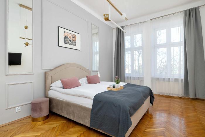 Cozy Apartment for 6 People near Opera by Noclegi Renters