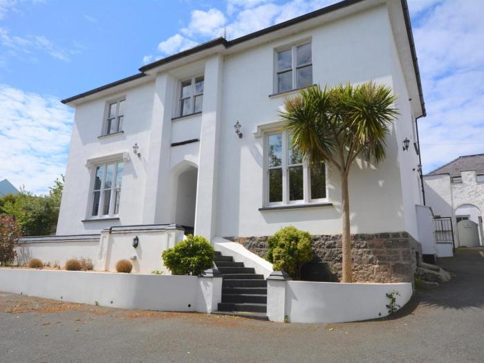 3 Bed in Tenby oc-73606