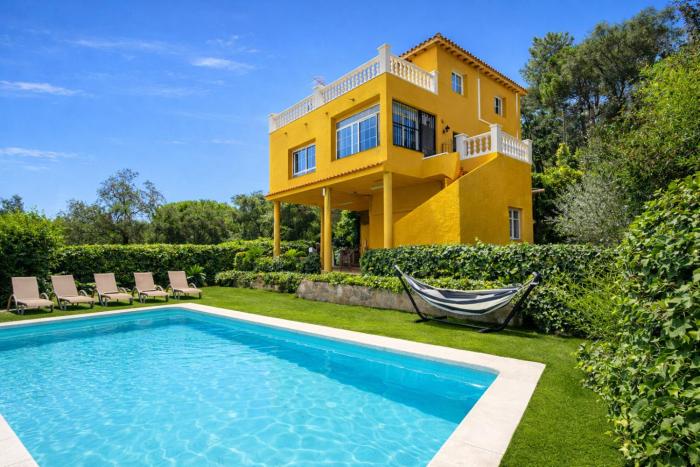 2 Private Abodes in One Magnificent Villa!