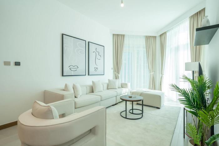Elegant High Floor 2BR Furnished Urban Oasis