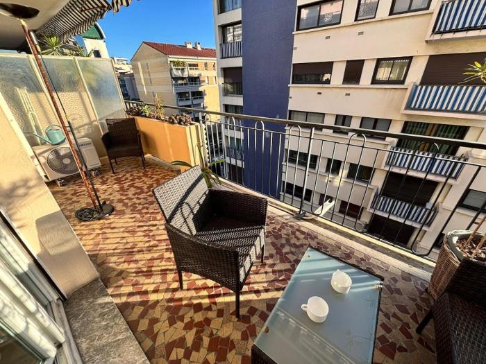 Beautiful 1-room apartment, south-facing, beach and train station 15 minutes away on foot