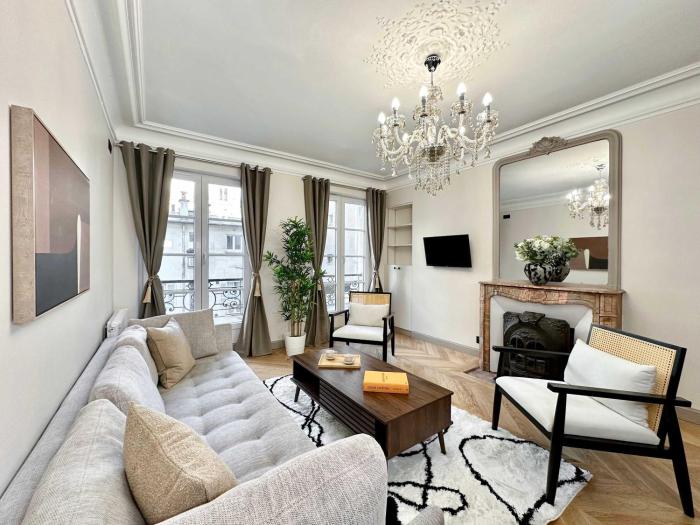 Gare du Nord prestige family apartment for 6