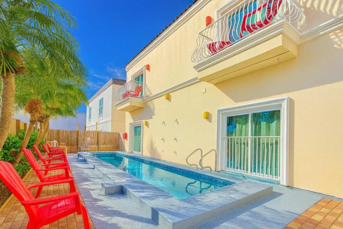 100 Steps to the Beach Great Value Pool Home