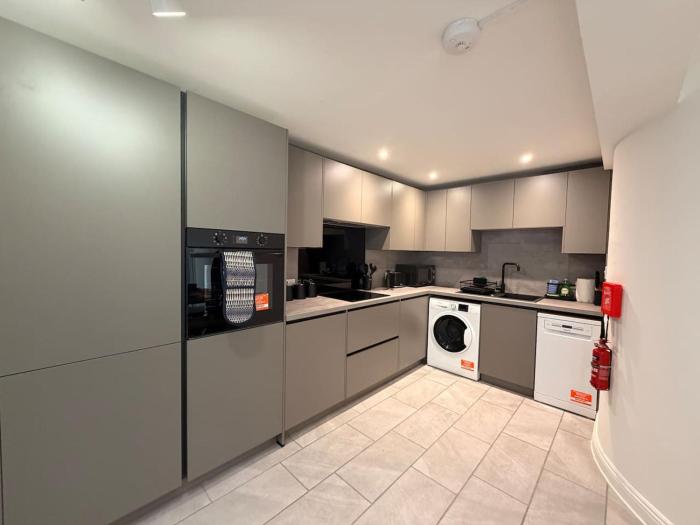 Modern 3-Bed Home - City Centre