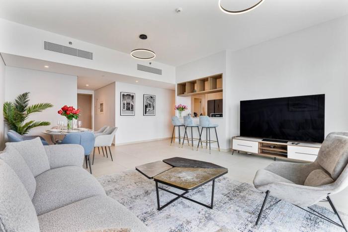 Elegant 3 BR Downtown Views II