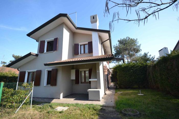 Villa bifamiliare zona supermercato Albarella