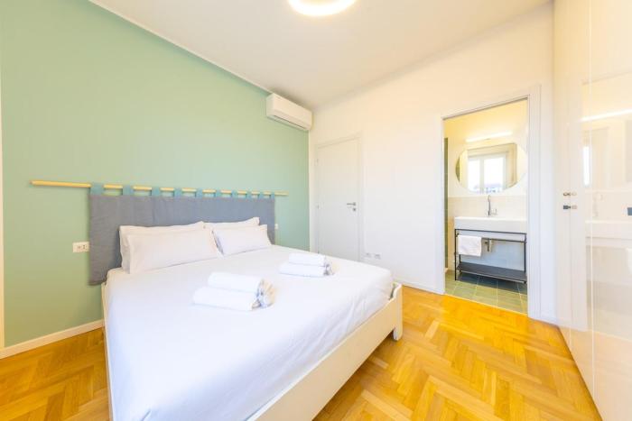 Spacious and bright 2bdr, 2 bathrooms