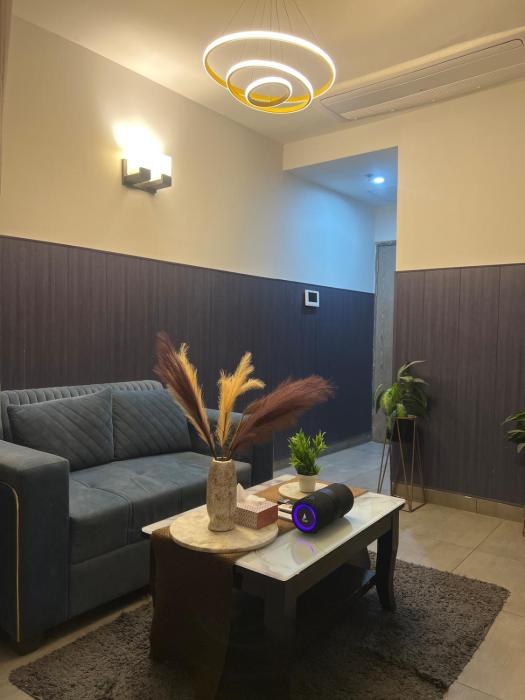 Sleepyowlstays l 37th floor