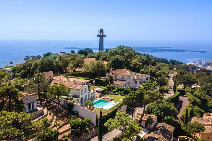 Villa exclusive au sommet de Cannes, 8 chambres, double piscine, vue sur la mer