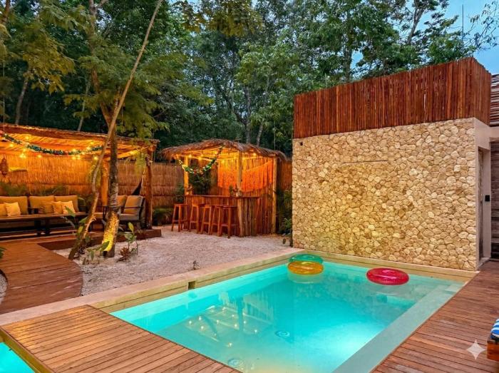 Luxury 5 Bedroom Pool Tiki Bar & Outdoor Gym