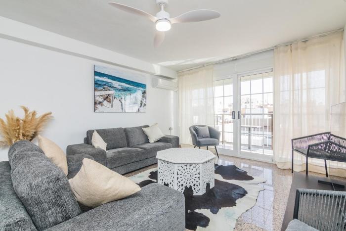 Huge beachfront apartment for relaxing