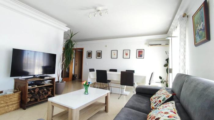 Spacious, modern 3 BR apartment in Almada, Portugal