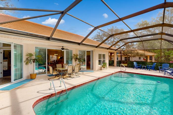 Golfers Oasis with Pool in Black Diamond Ranch!