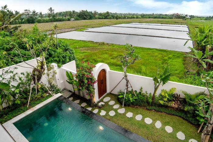 Walk to beach and restaurants - view and quiet - 2BR 3BATH