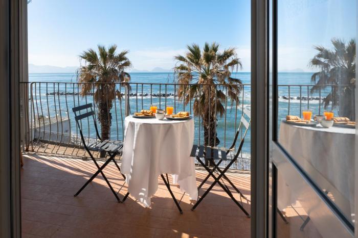 Appartamento Fronte Mare con Vista Vesuvio