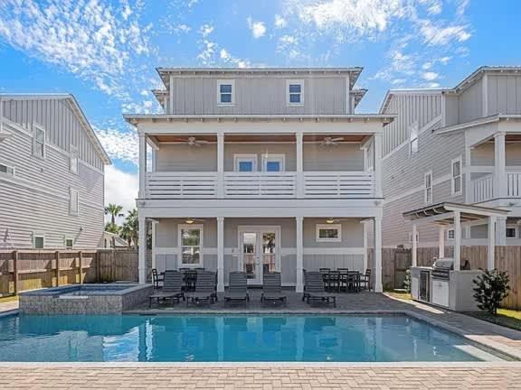Costal style 3-Story W 7BR and near the beach