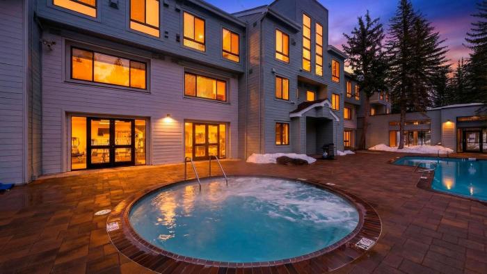 The Ridgeline The Traverse by AvantStay 2 Slopeside Units Hot Tub Sauna Heated Pool Heart of Olympic Valley