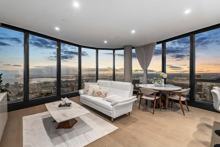 Panoramic City & Bay Views and Free Parking