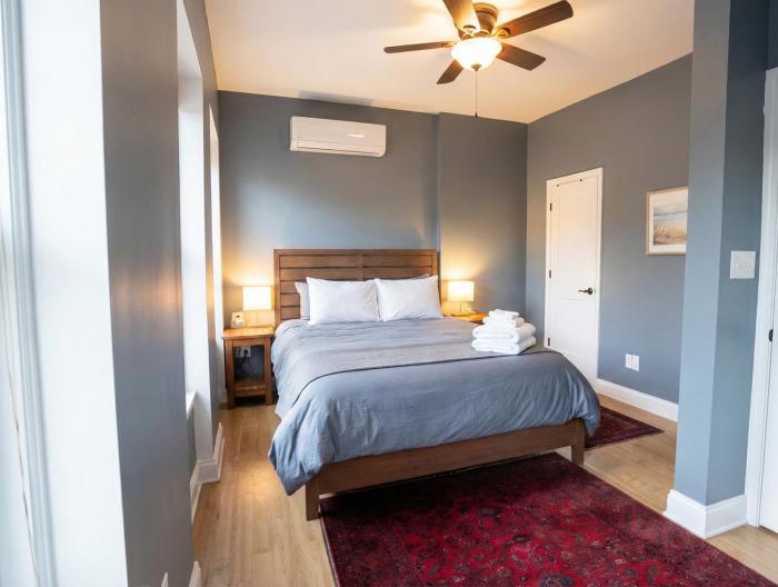 The Heights Haven, Spacious 5BR Townhouse with Patio