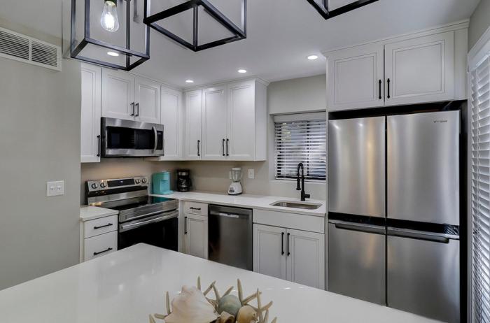 28 Hickory Cove