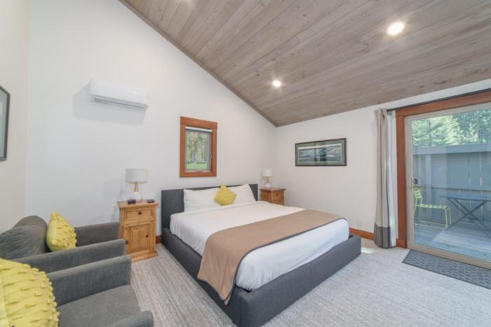 Lodge Room 019