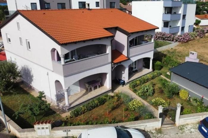 Apartments with parking space Medulin - 25220