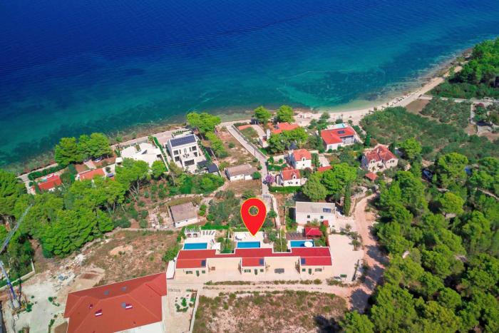 Seaside family friendly house with a swimming pool Sutivan, Brac - 25077