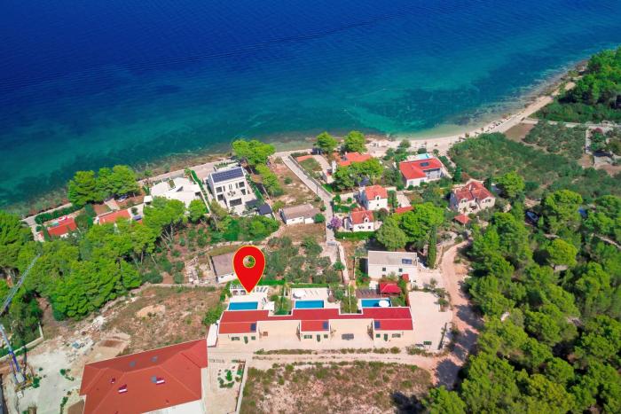 Seaside family friendly house with a swimming pool Sutivan - Brac - 25257