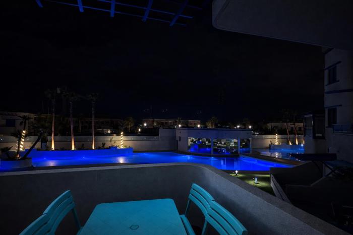 PoolYear round & Gym h3